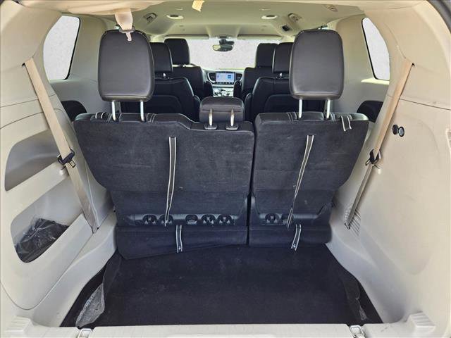 Used 2023 Chrysler Pacifica Touring-L FWD image 6