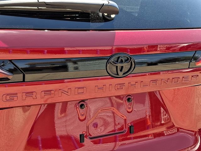 Used 2025 Toyota Grand Highlander AWD image 35