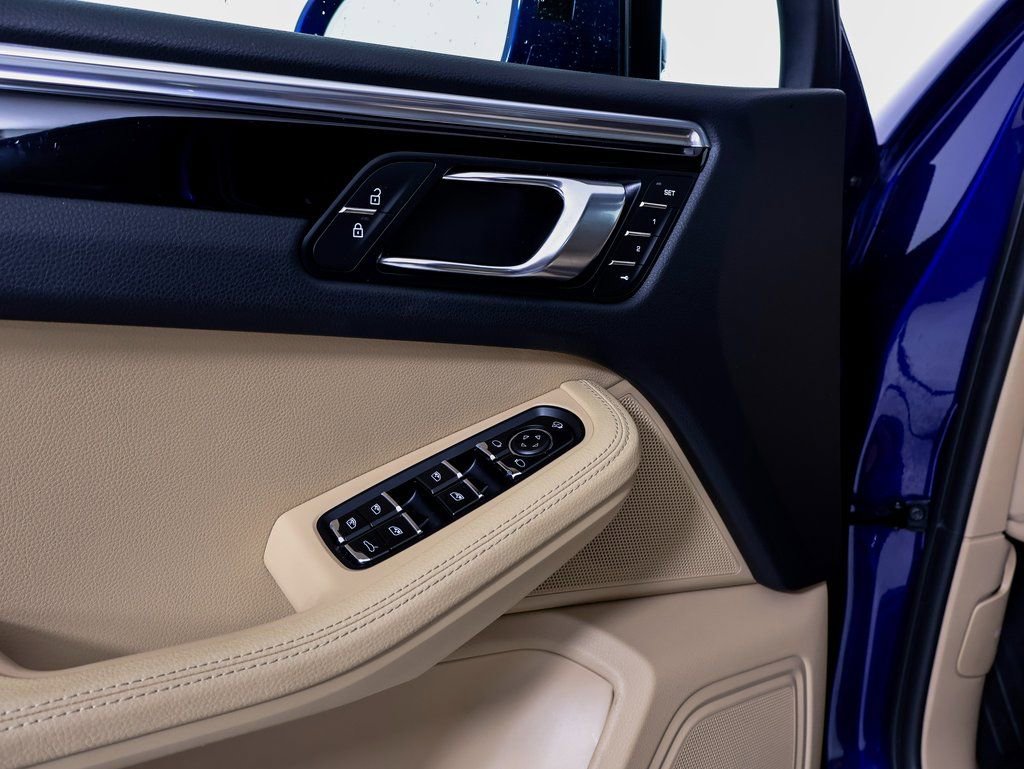 Certified 2023 Porsche Macan image 19