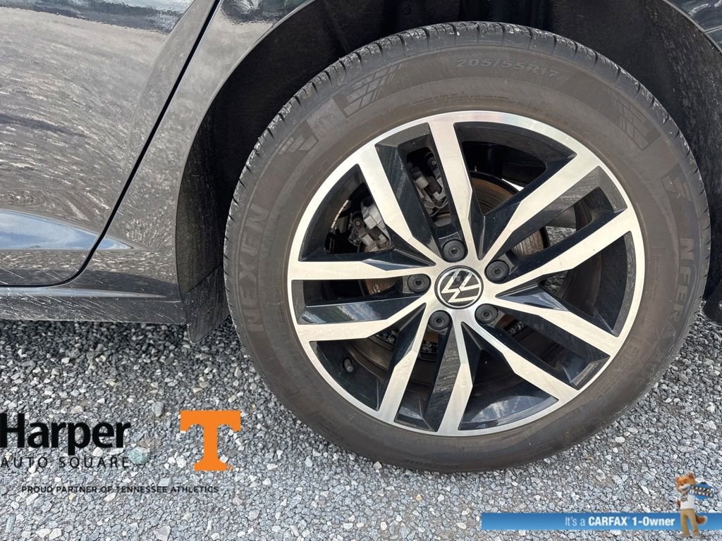 Used 2025 Volkswagen Jetta SE w/ Sunroof Package FWD image 20