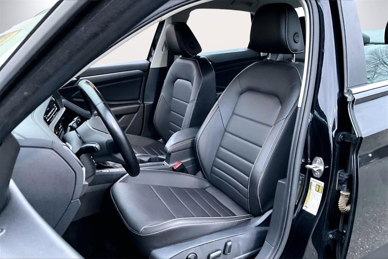 Used 2024 Volkswagen Jetta SE image 19