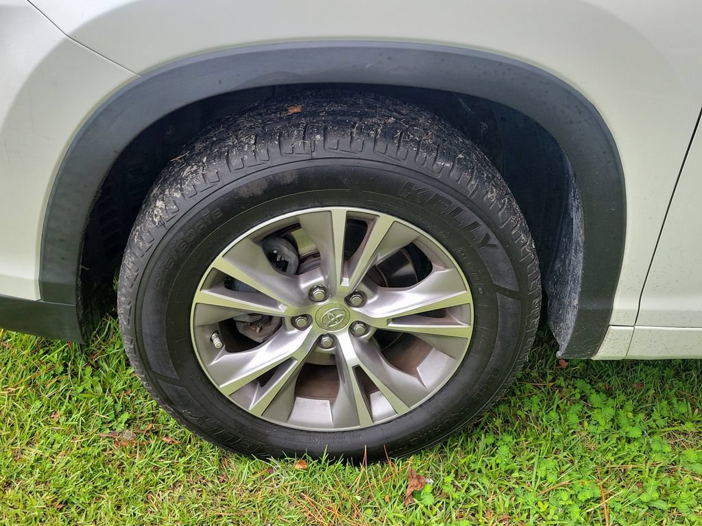 Used 2015 Toyota Highlander XLE FWD image 6