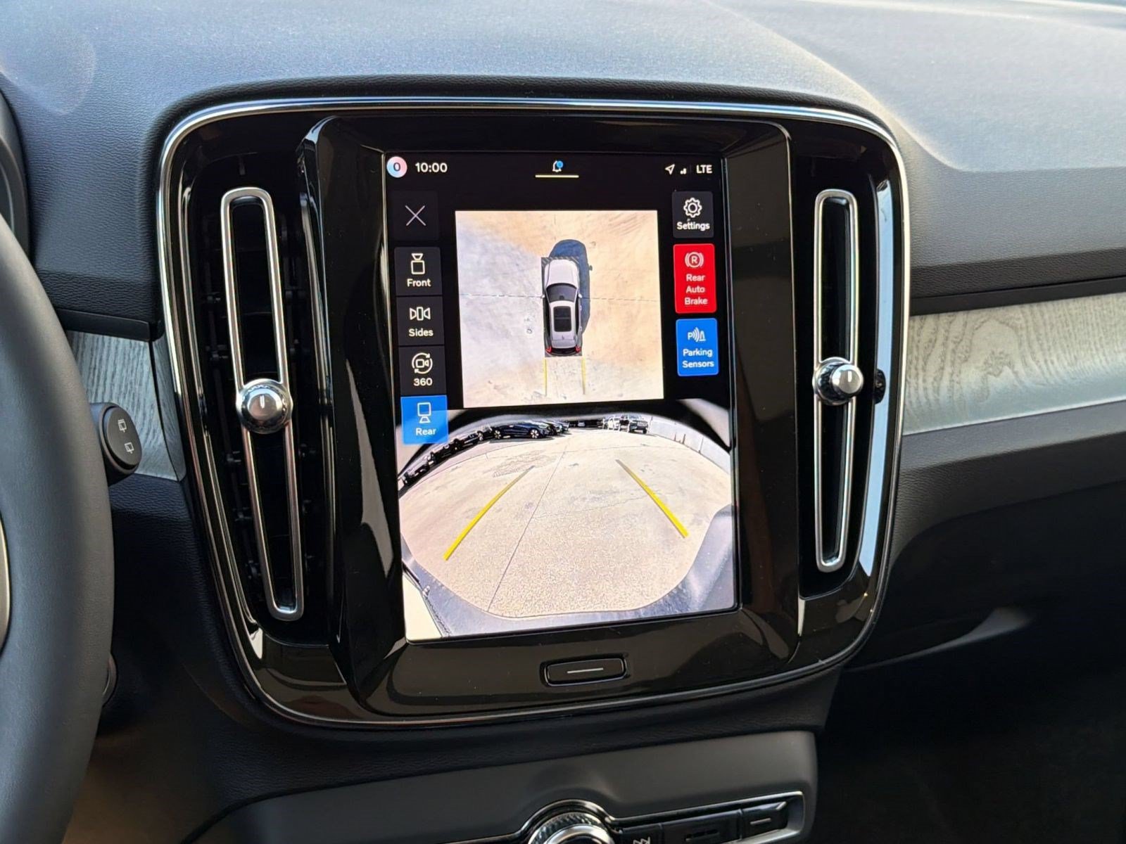 New 2026 Volvo XC40 B5 Plus w/ Climate Package AWD/4WD image 19