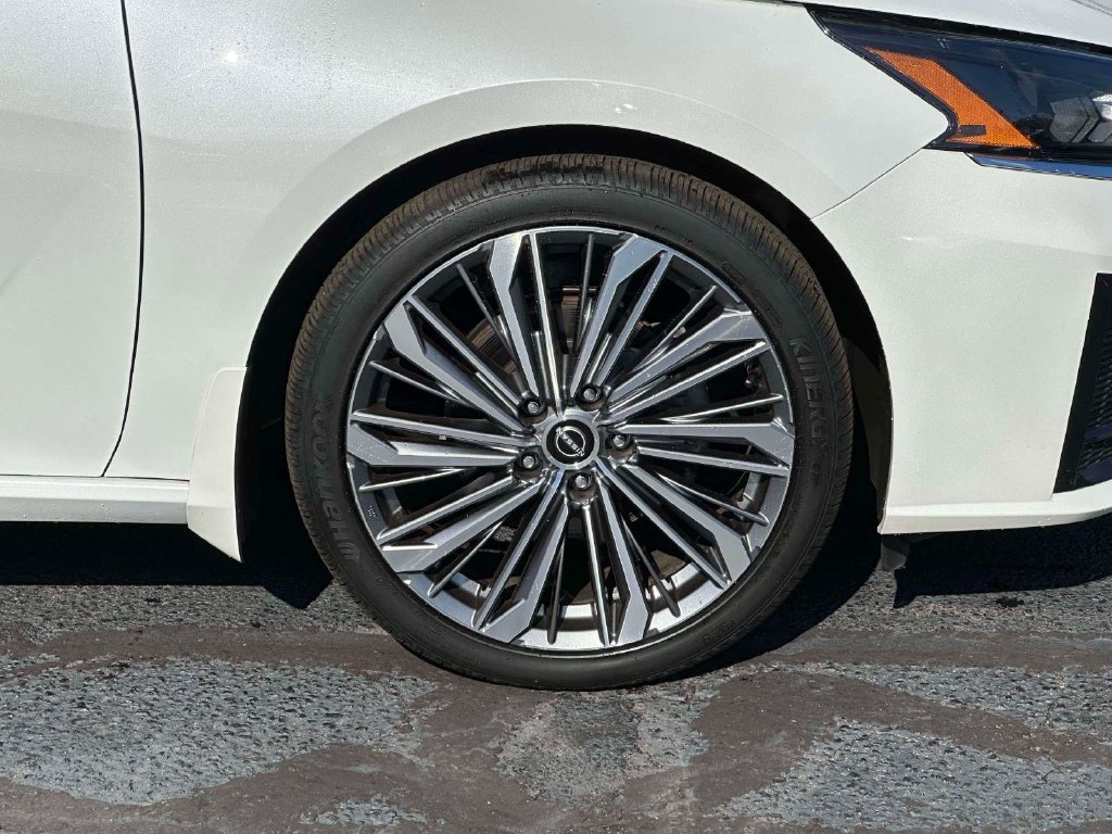 Used 2023 Nissan Altima 2.5 SL FWD image 7