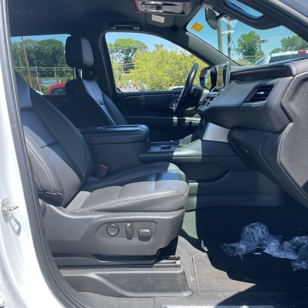Used 2022 Chevrolet Suburban LT AWD/4WD image 8
