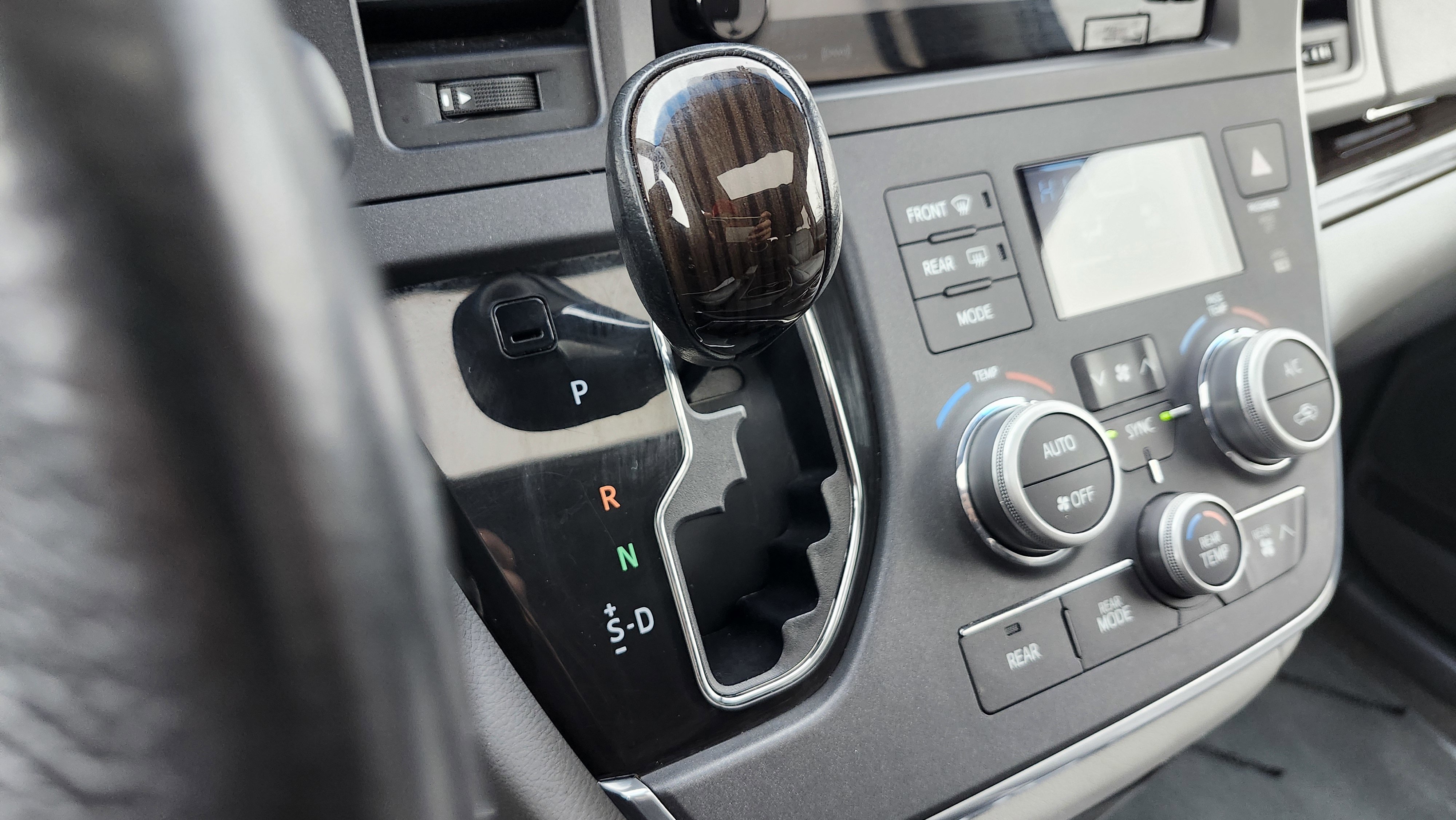 Used 2017 Toyota Sienna XLE Premium image 33