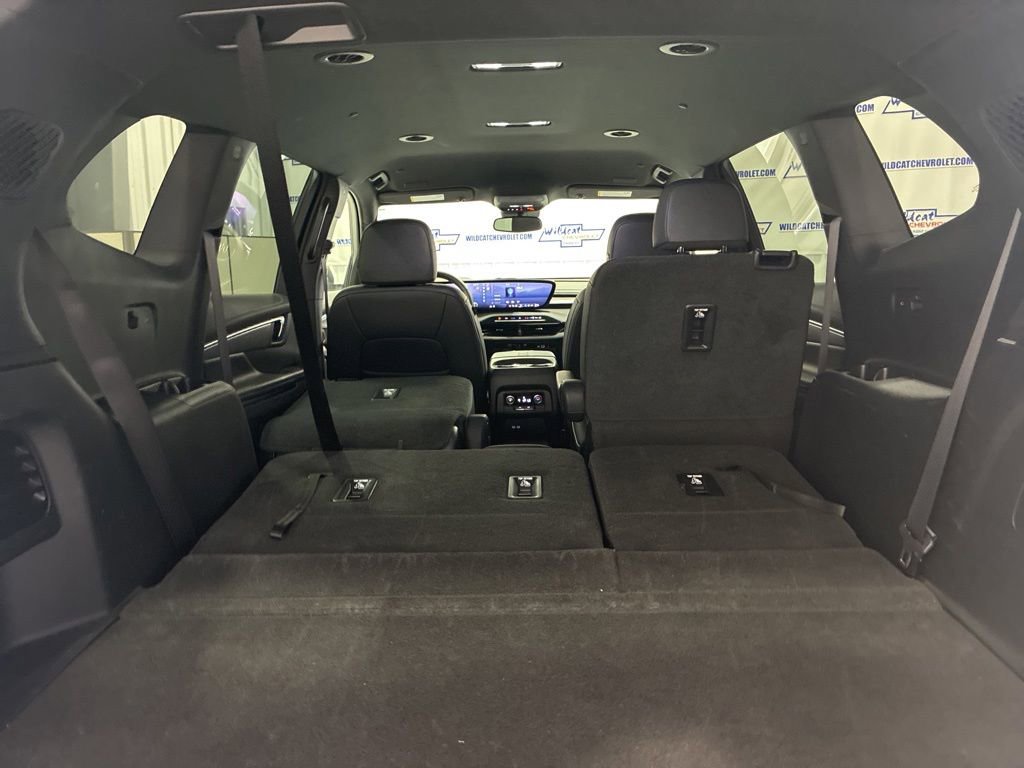 Used 2025 Buick Enclave Preferred AWD/4WD image 61