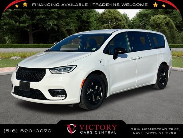 Used 2024 Chrysler Pacifica Select