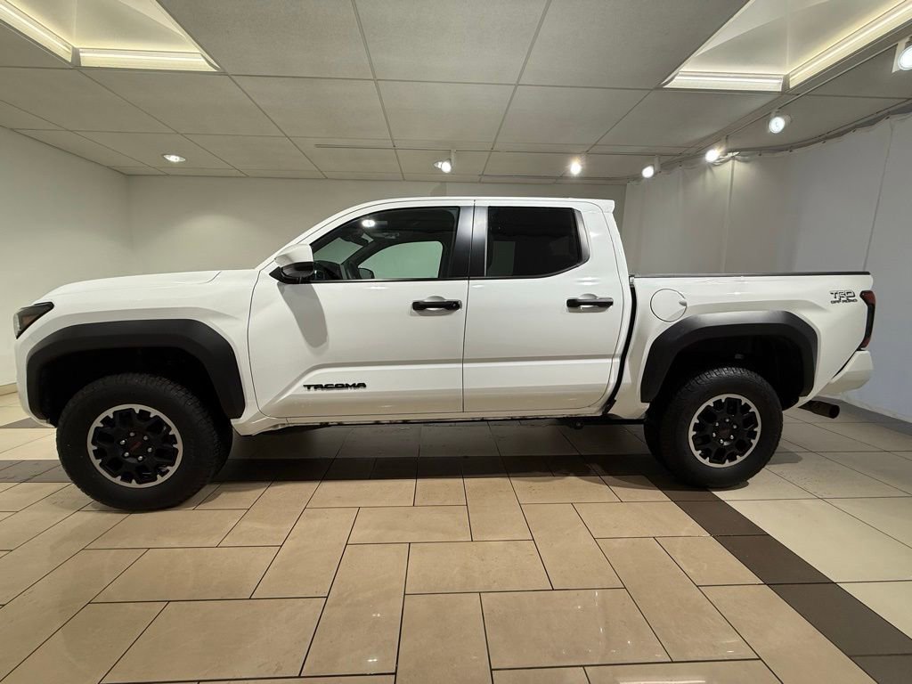 Certified 2025 Toyota Tacoma TRD Off-Road AWD/4WD image 2