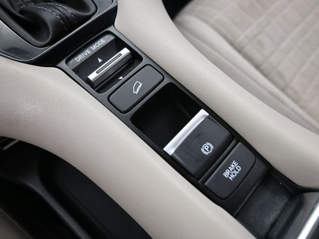 Used 2023 Honda HR-V LX image 27