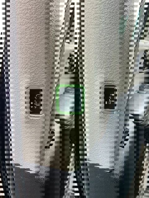 Used 2023 Chrysler Pacifica Limited image 27