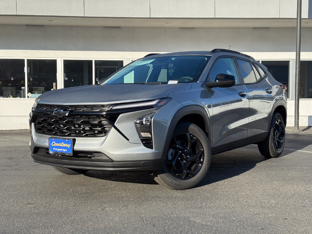 New 2026 Chevrolet Trax LT w/ Driver Confidence Package FWD image 2