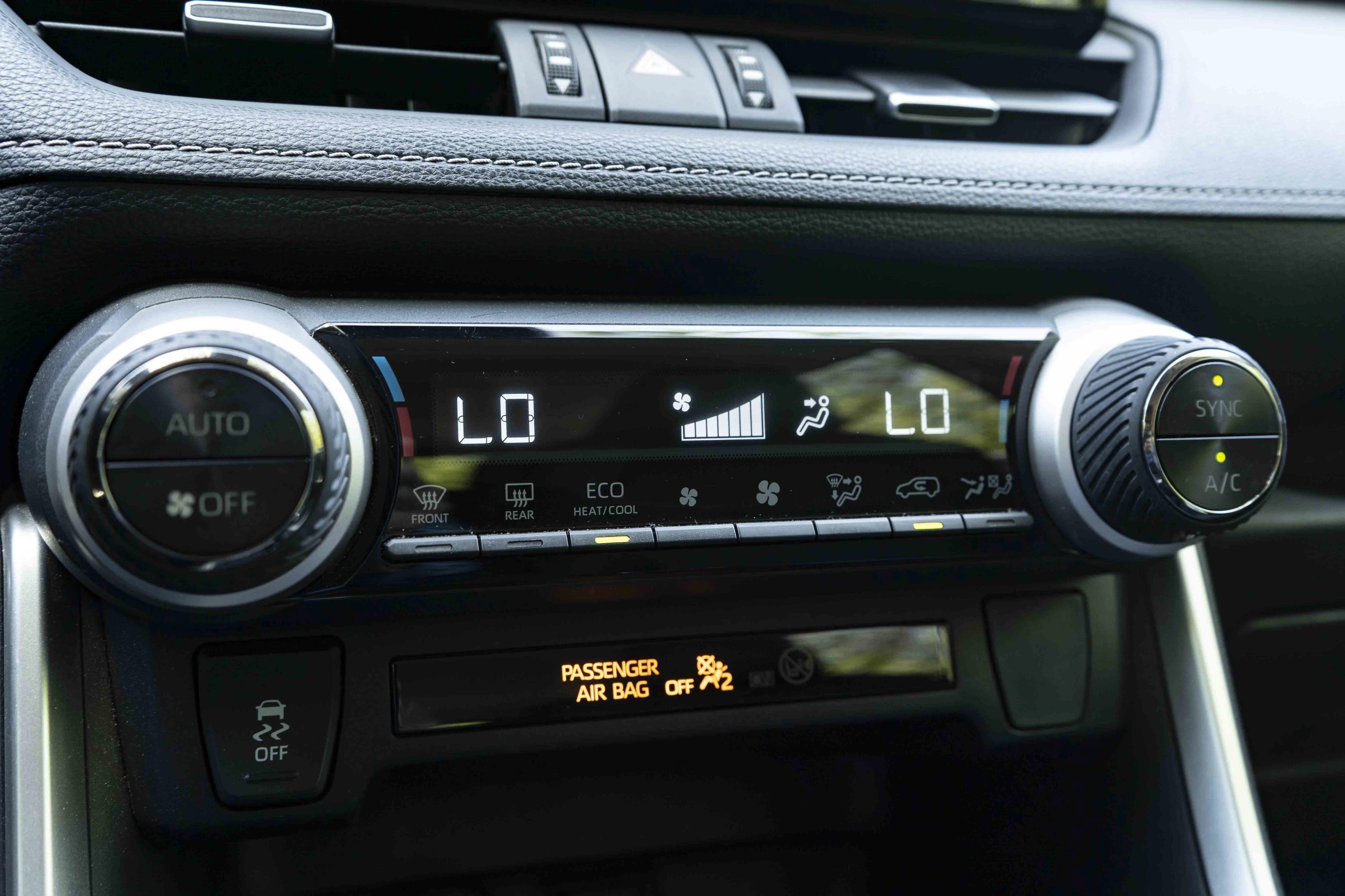 Used 2019 Toyota RAV4 XLE Premium image 31