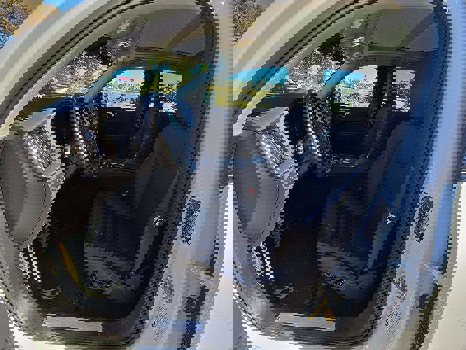 Used 2025 Volvo XC60 B5 Core image 17