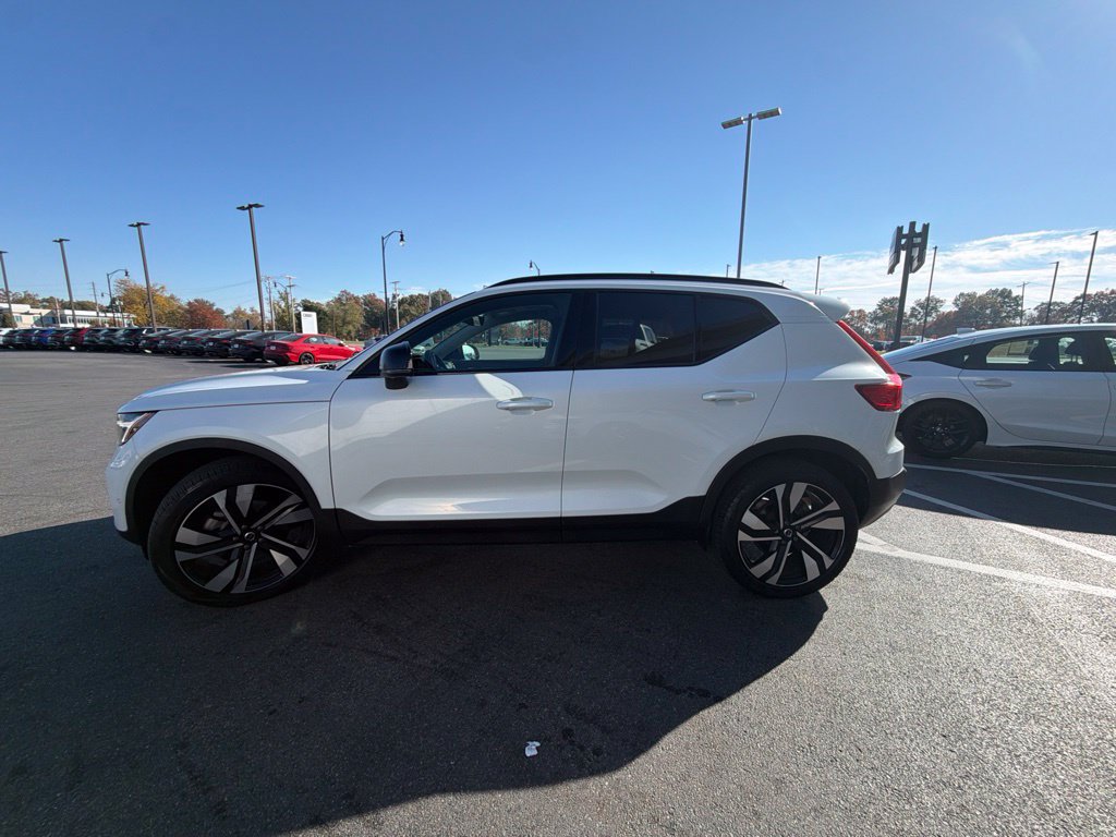 Used 2024 Volvo XC40 B5 Plus w/ Protection Package Premier AWD/4WD image 5