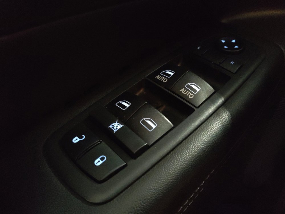 Used 2019 Jeep Grand Cherokee Altitude RWD image 27