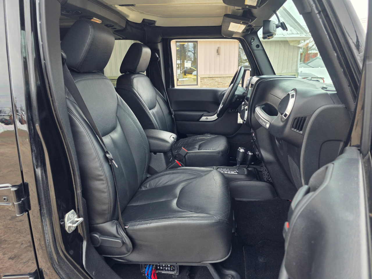 Used 2016 Jeep Wrangler Unlimited Sahara image 21