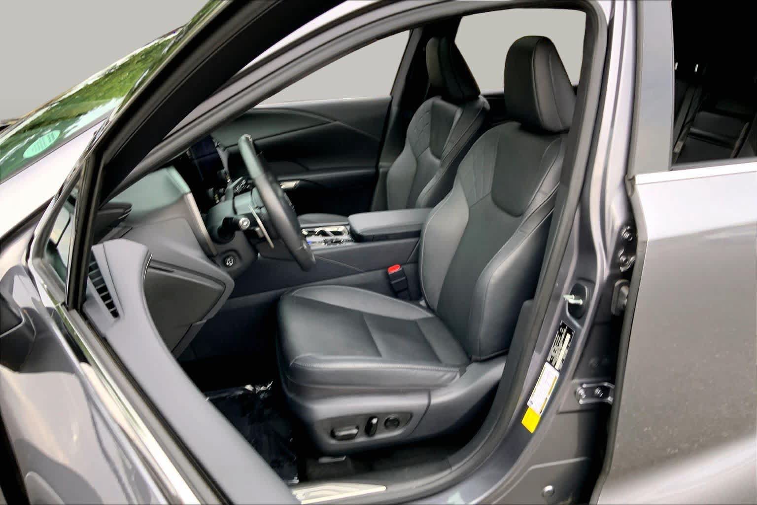 Used 2023 Lexus RX 350 Premium w/ Accessory Package (Z1) AWD/4WD image 8