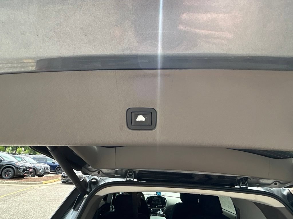 Used 2019 Chevrolet Traverse LT w/ LT Premium Package AWD/4WD image 16