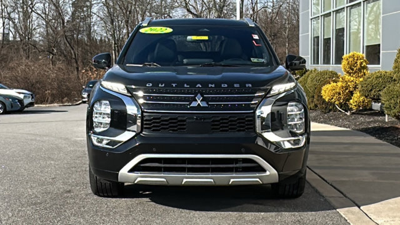 Used 2022 Mitsubishi Outlander SEL image 3