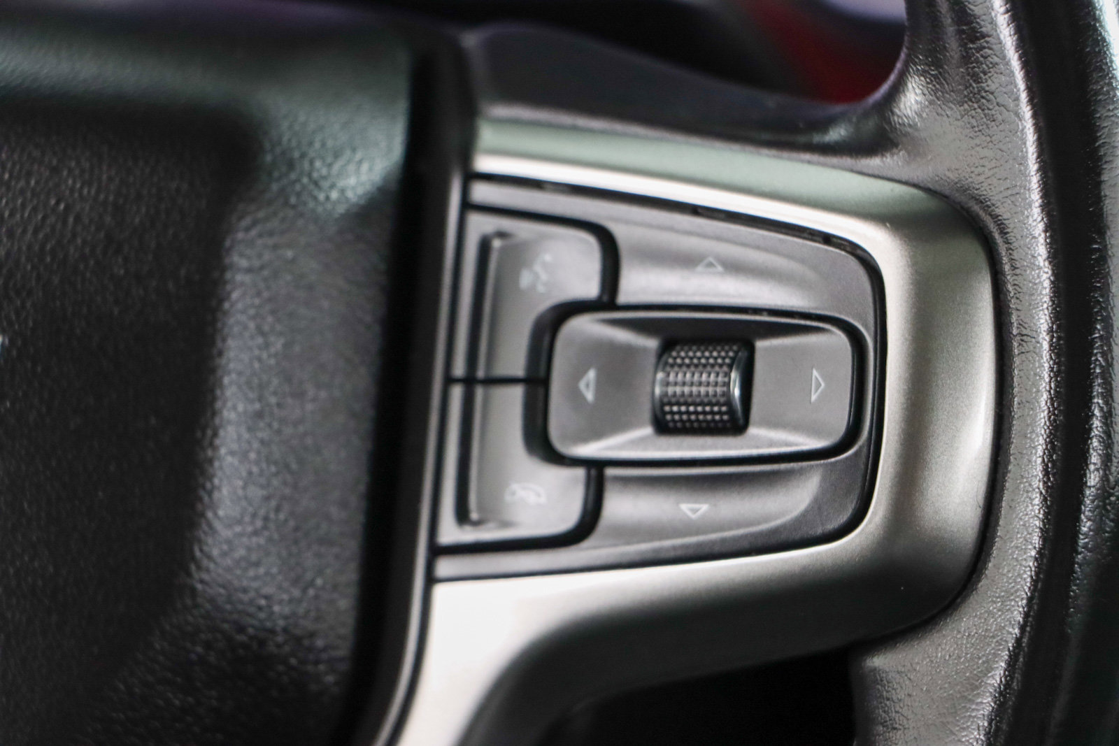 Used 2021 Chevrolet Suburban Premier w/ Premium Package image 15