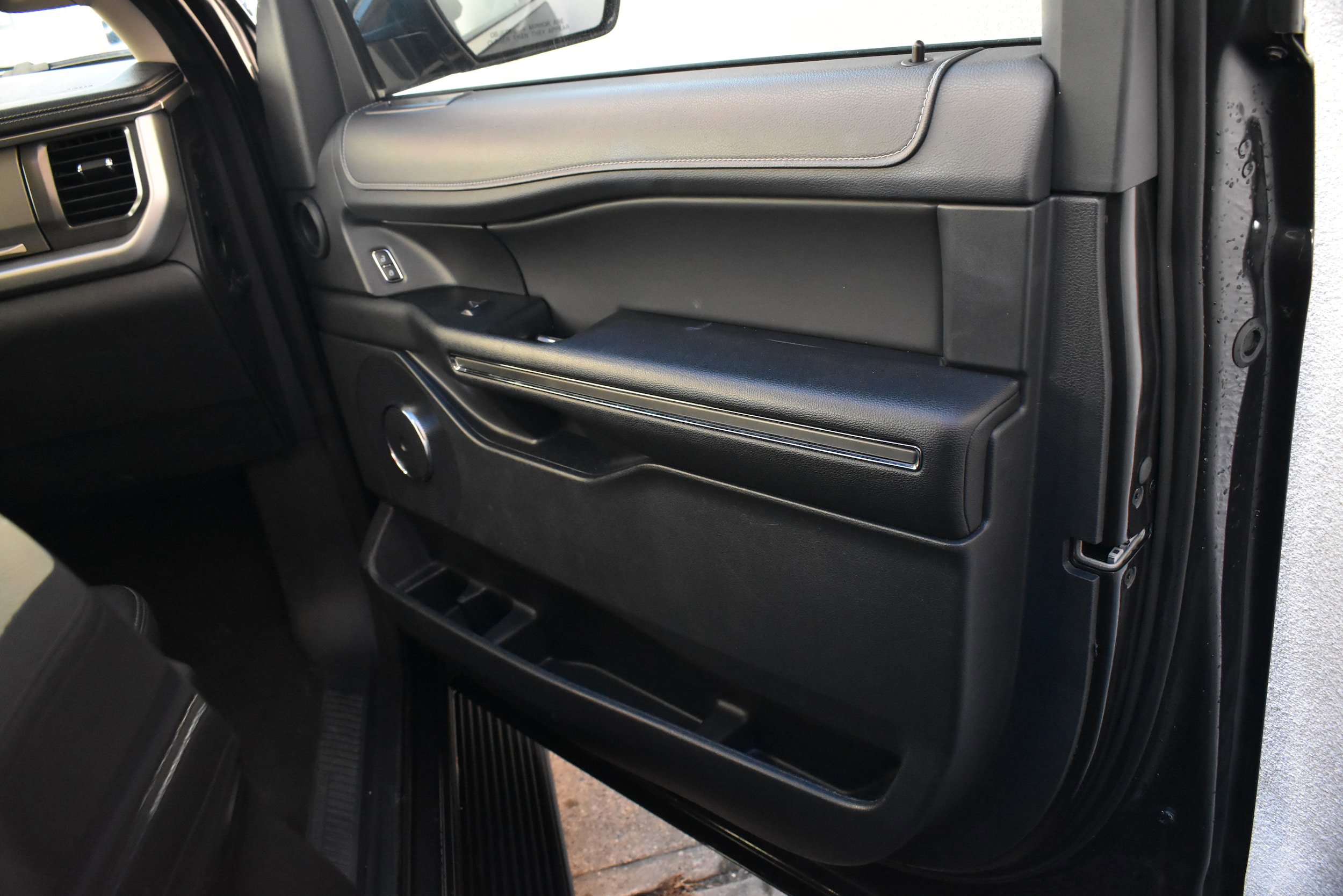Used 2024 Ford Expedition XLT image 32