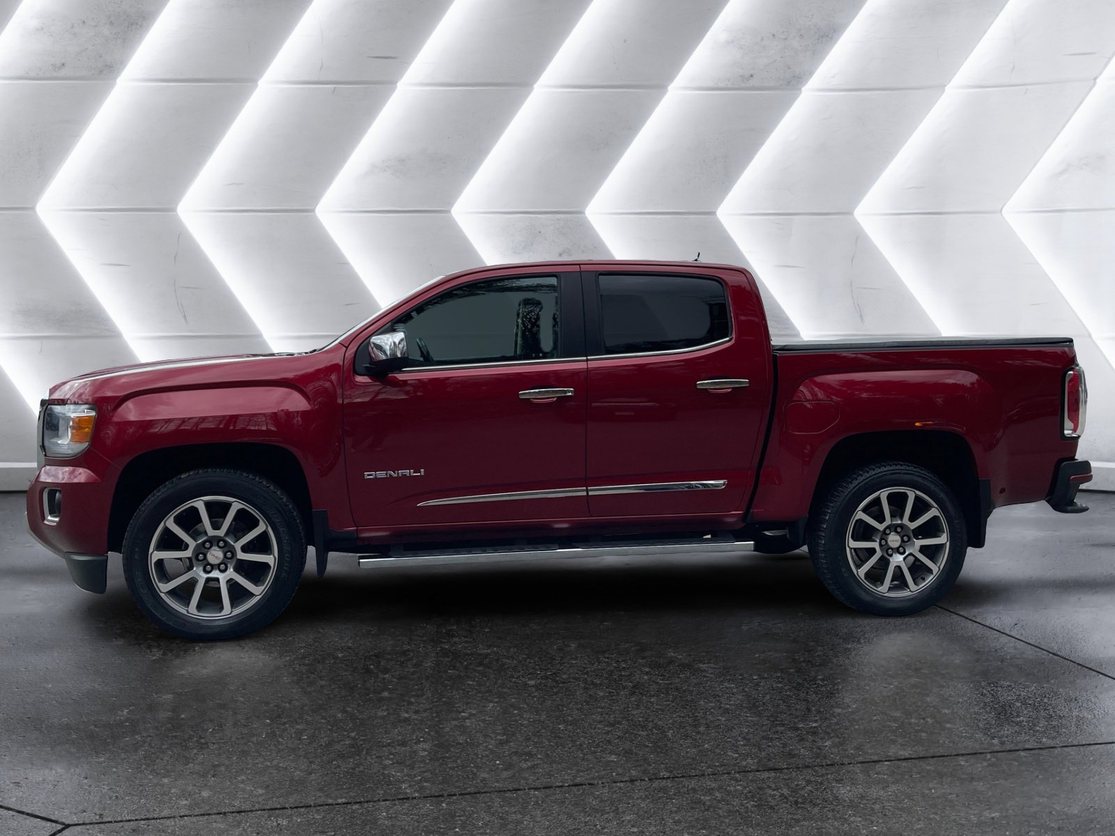 Used 2020 GMC Canyon Denali image 3