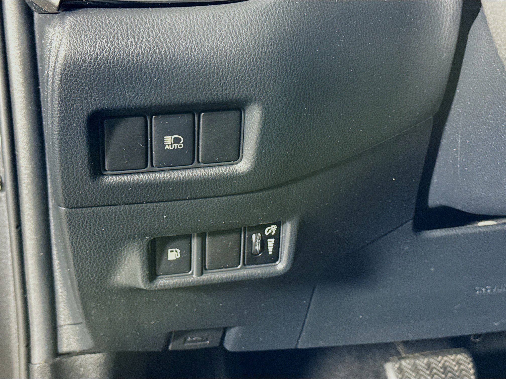 Certified 2020 Toyota C-HR LE image 10