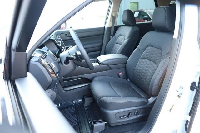 Certified 2025 Nissan Pathfinder SV w/ SV Premium Package FWD image 10