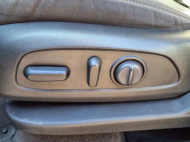 Used 2020 Chevrolet Equinox LT w/ Driver Convenience Package image 17