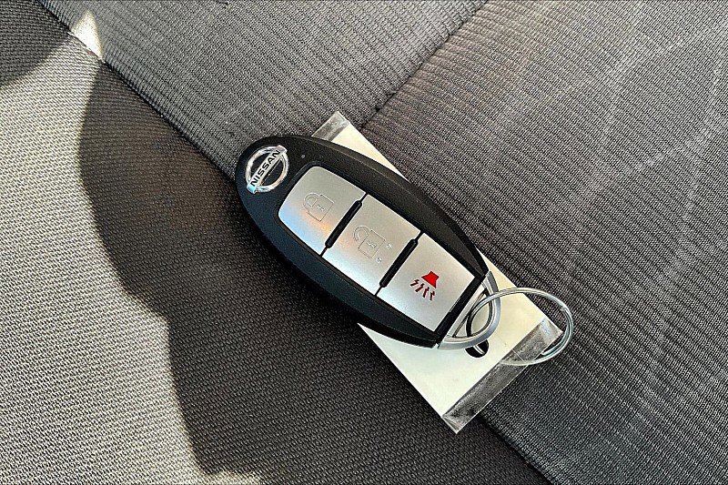 Used 2023 Nissan Titan SV image 12