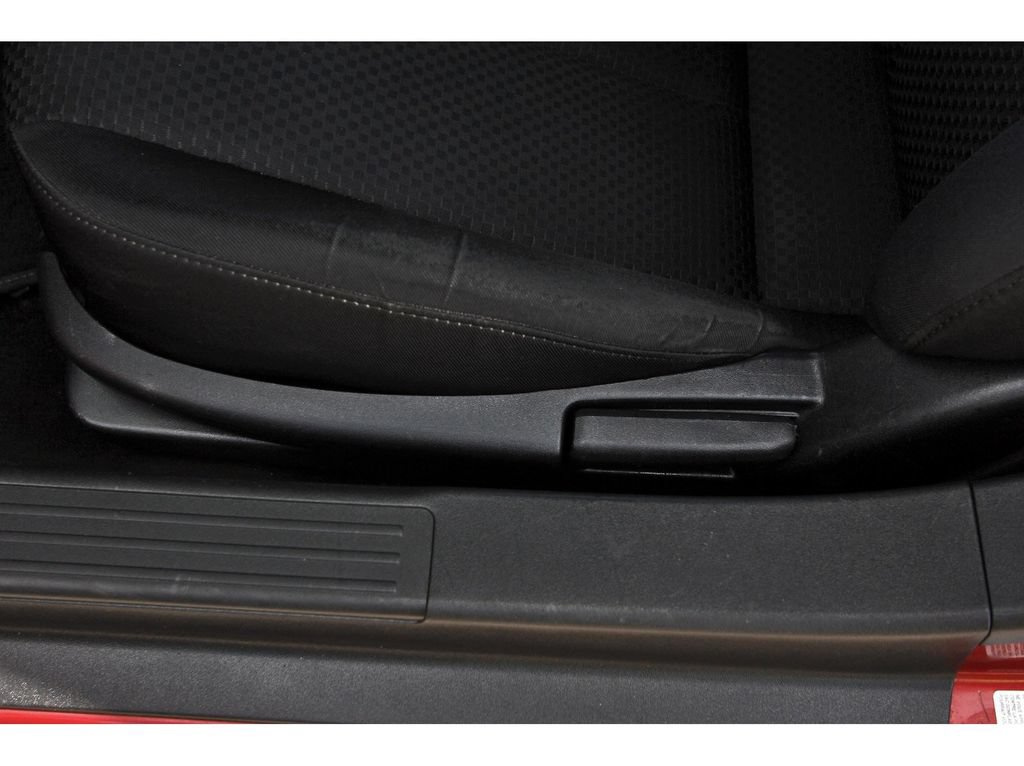Used 2006 MAZDA MX-5 Miata RWD image 23
