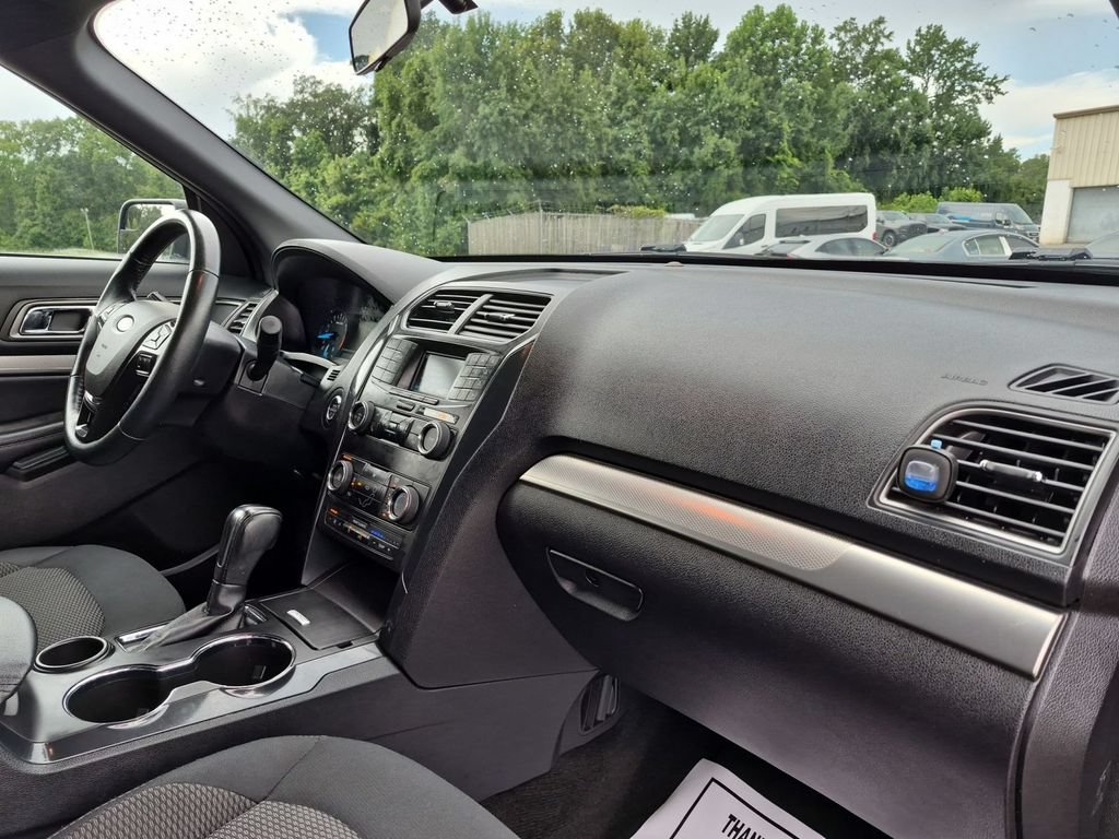 Used 2018 Ford Explorer XLT FWD image 36