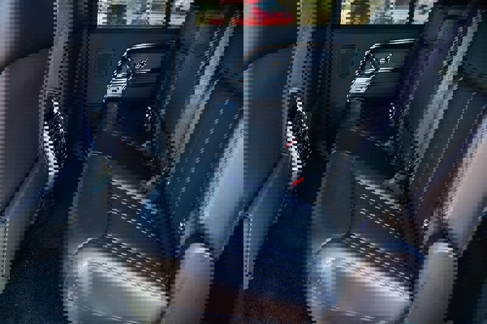 New 2026 Land Rover Range Rover Long Wheelbase SE image 18