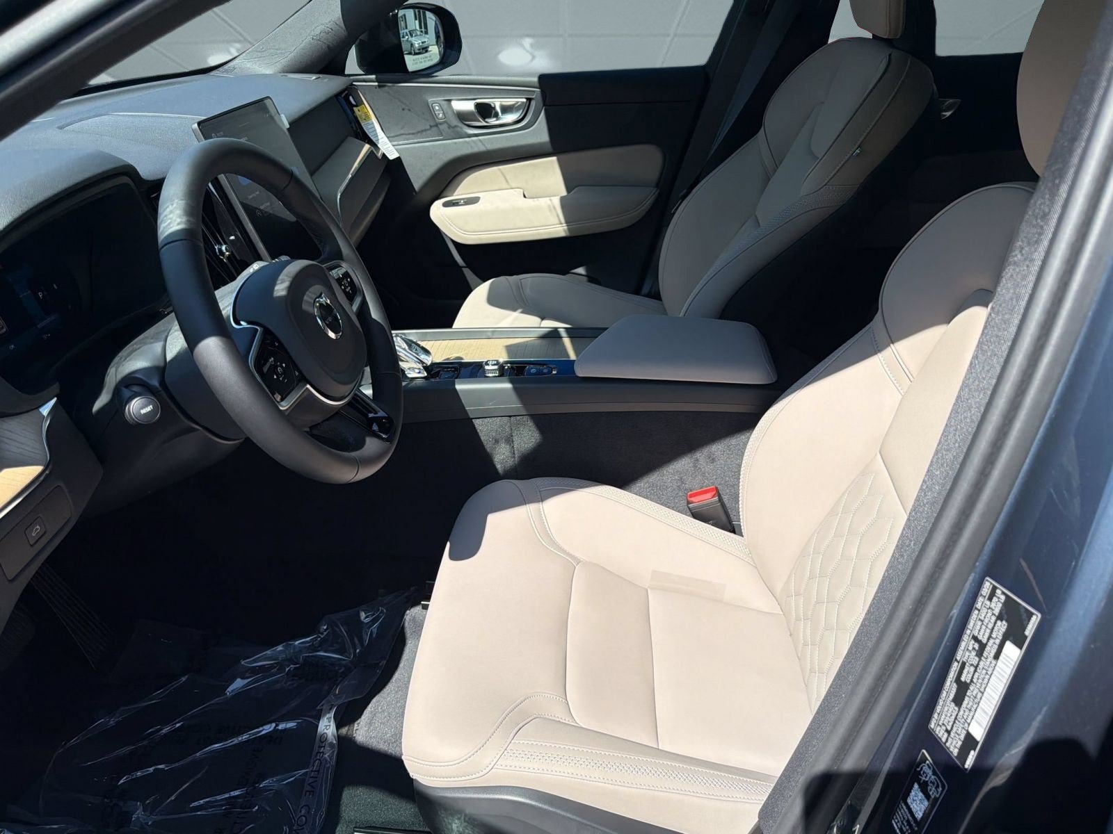 New 2026 Volvo XC60 B5 Plus w/ Protection Package Premier AWD/4WD image 5