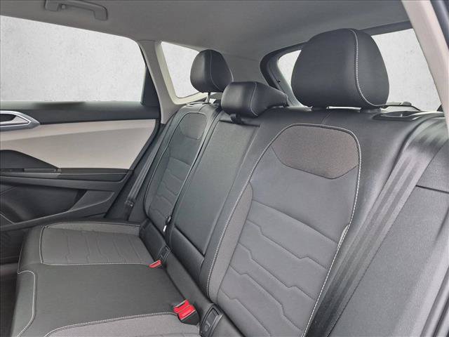 Used 2025 Volkswagen Taos SE FWD image 19