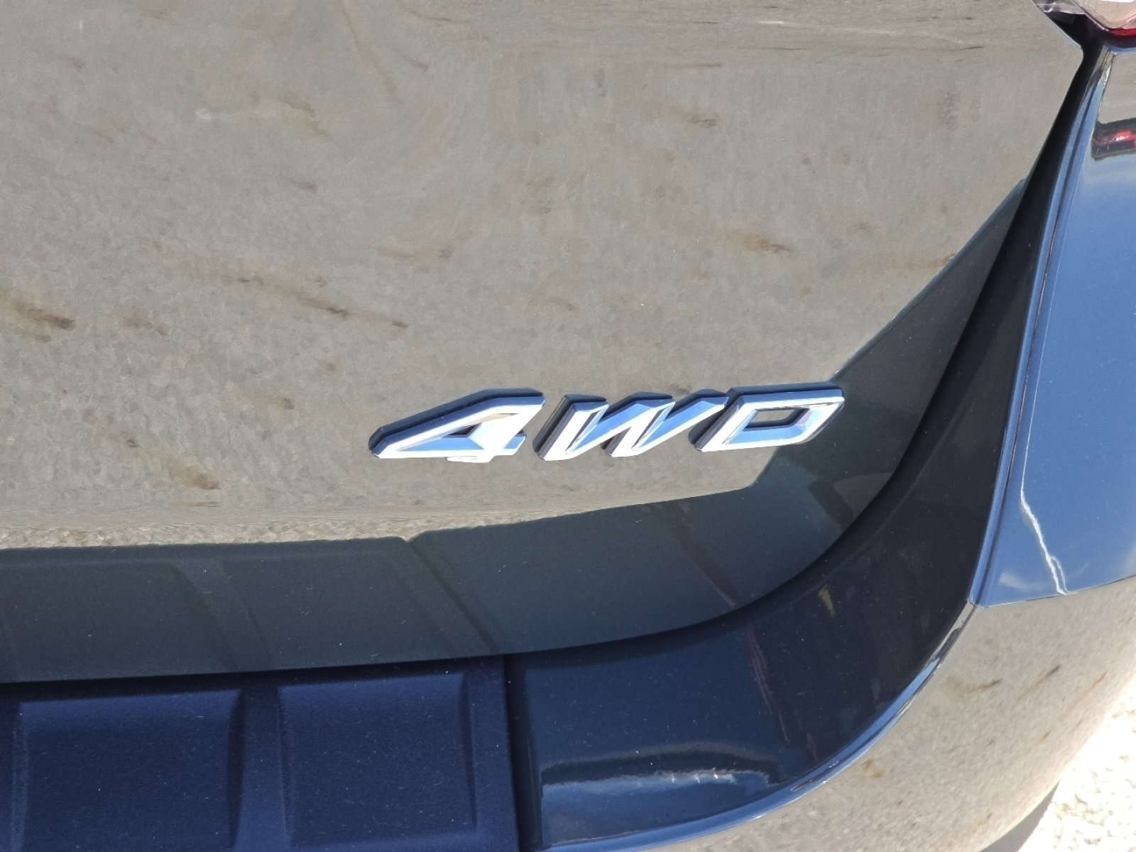 Used 2022 Ford Explorer XLT w/ Equipment Group 202A image 9