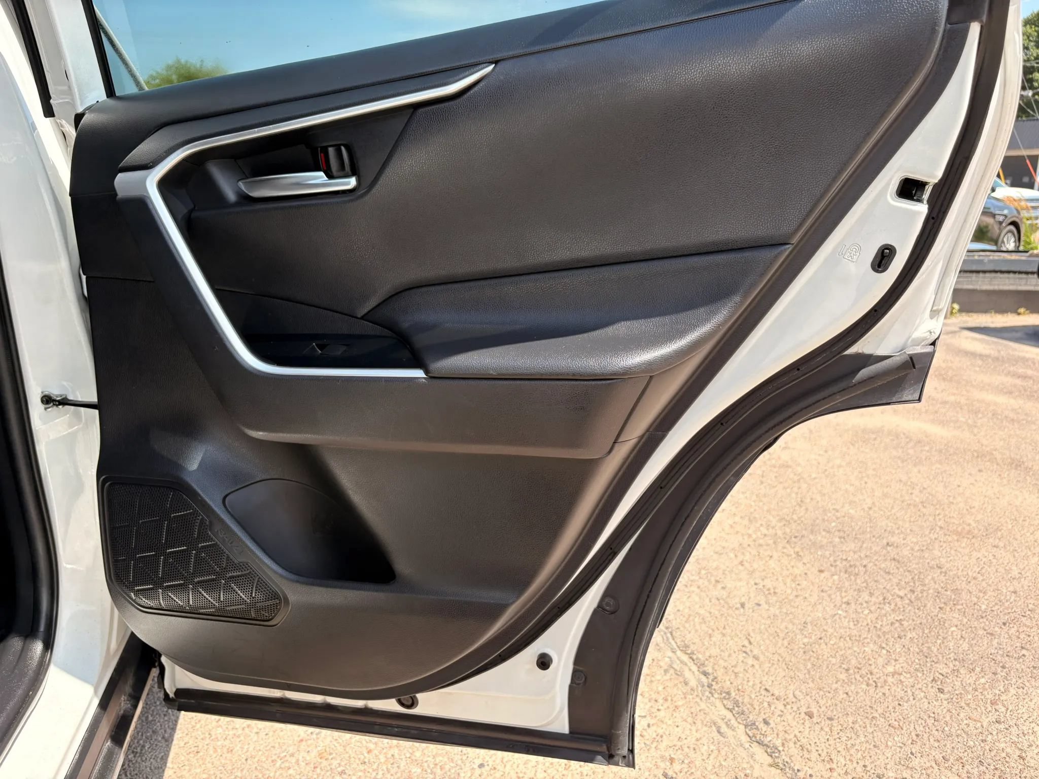 Used 2021 Toyota RAV4 XLE AWD/4WD image 9