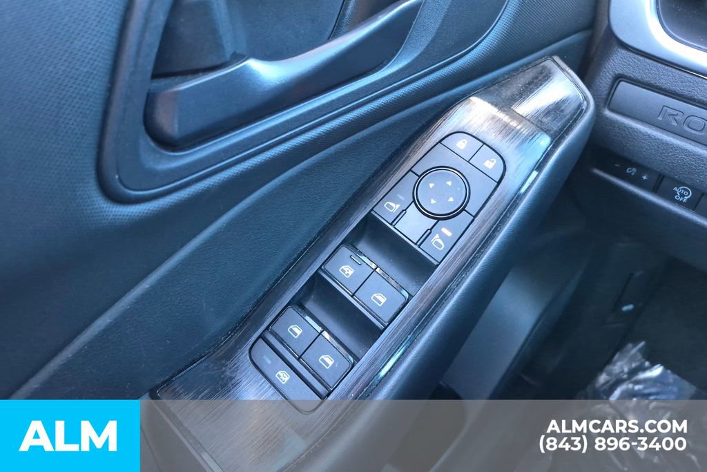 Used 2024 Nissan Rogue S image 34