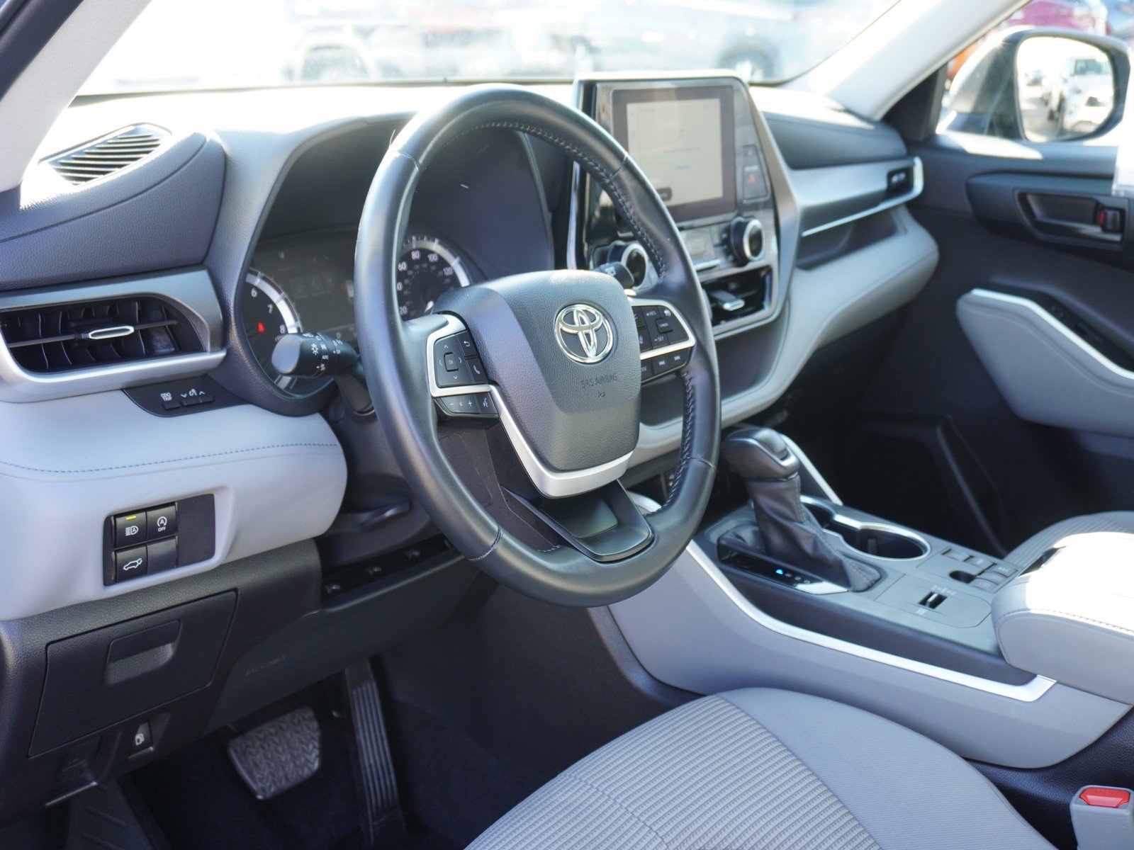 Used 2024 Toyota Highlander LE image 20