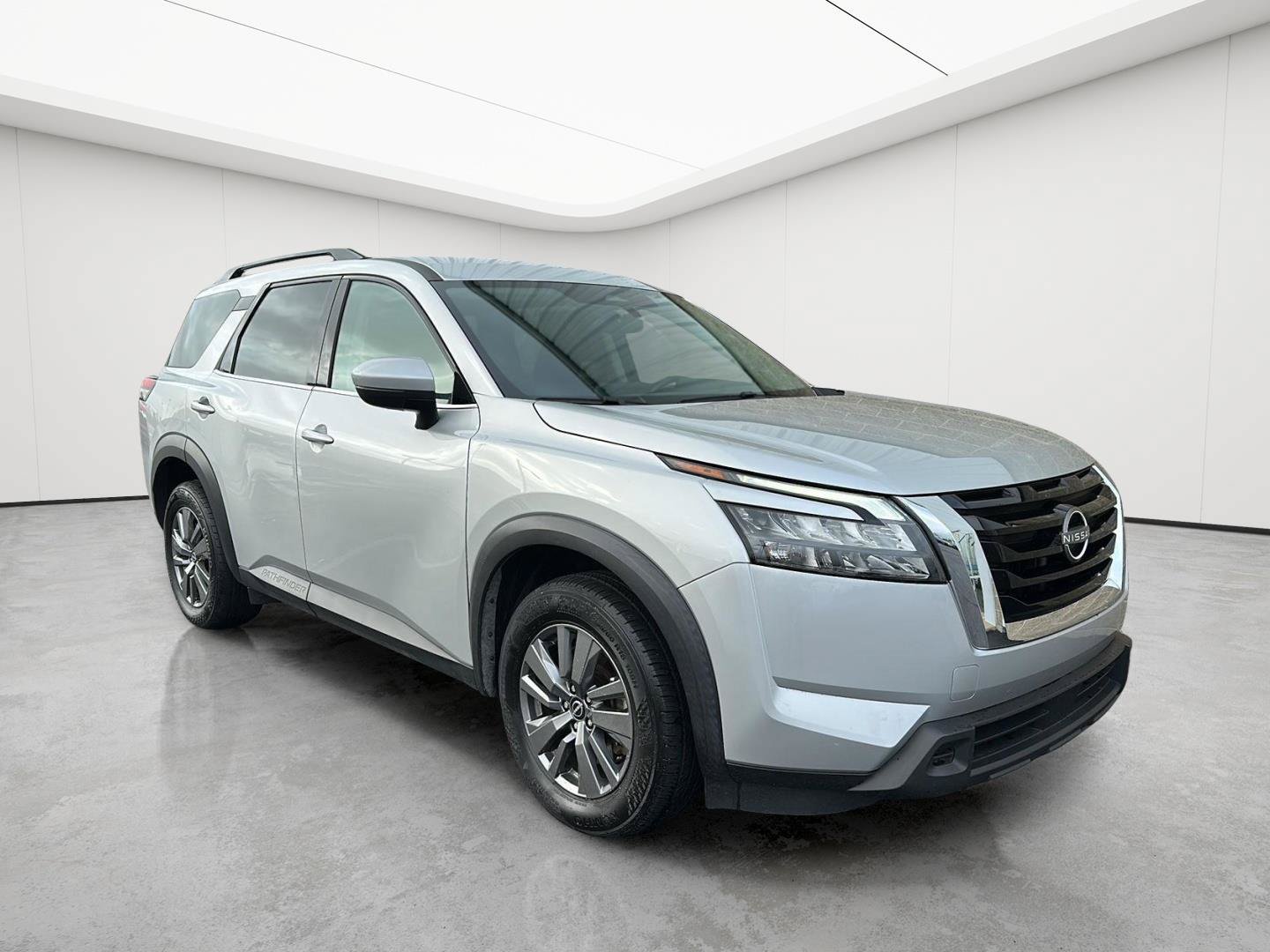 Used 2025 Nissan Pathfinder SV AWD/4WD image 2