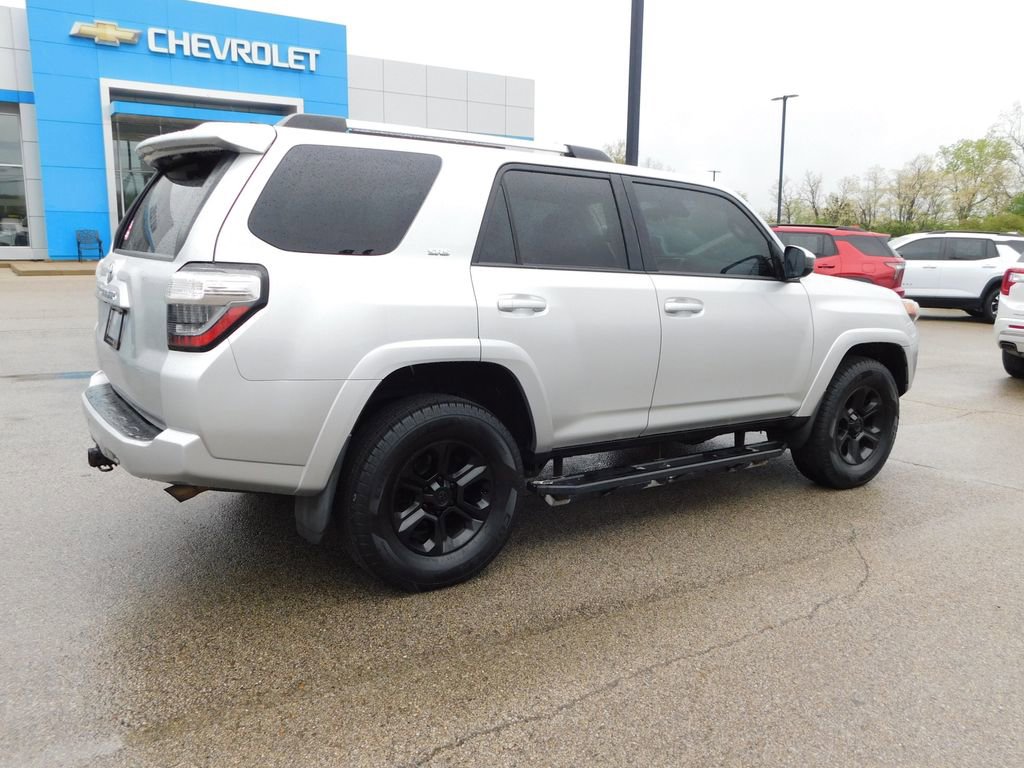 Used 2020 Toyota 4Runner SR5 AWD/4WD image 3
