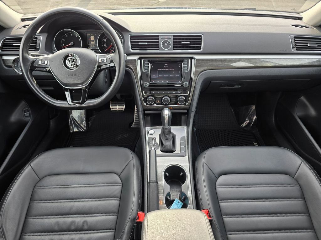 Used 2016 Volkswagen Passat 3.6 SEL Premium image 19