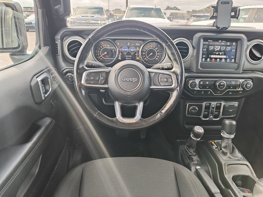 Used 2021 Jeep Gladiator Overland w/ Cold Weather Group AWD/4WD image 16