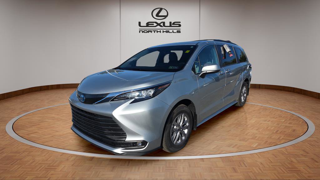 Used 2025 Toyota Sienna XLE