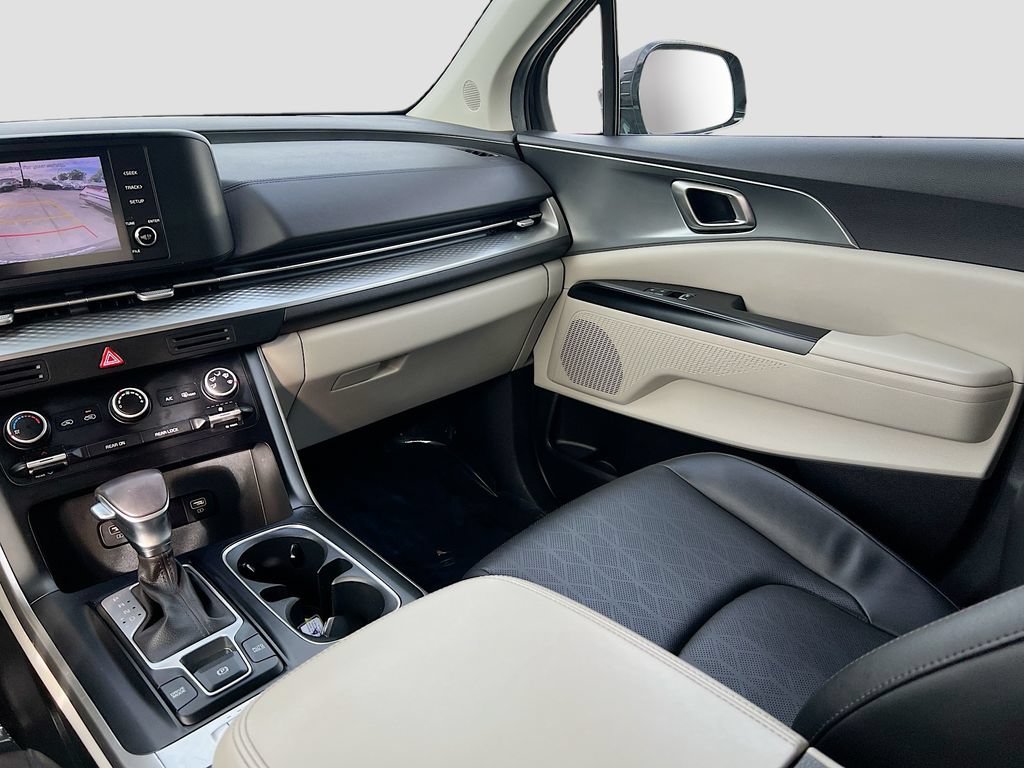 Used 2024 Kia Carnival LX FWD image 22
