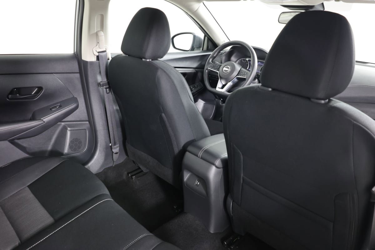 Used 2025 Nissan Sentra SV FWD image 30