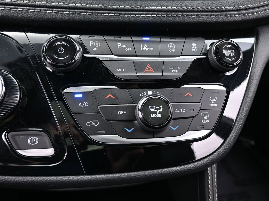 Used 2024 Chrysler Pacifica Limited w/ S Appearance Package image 31