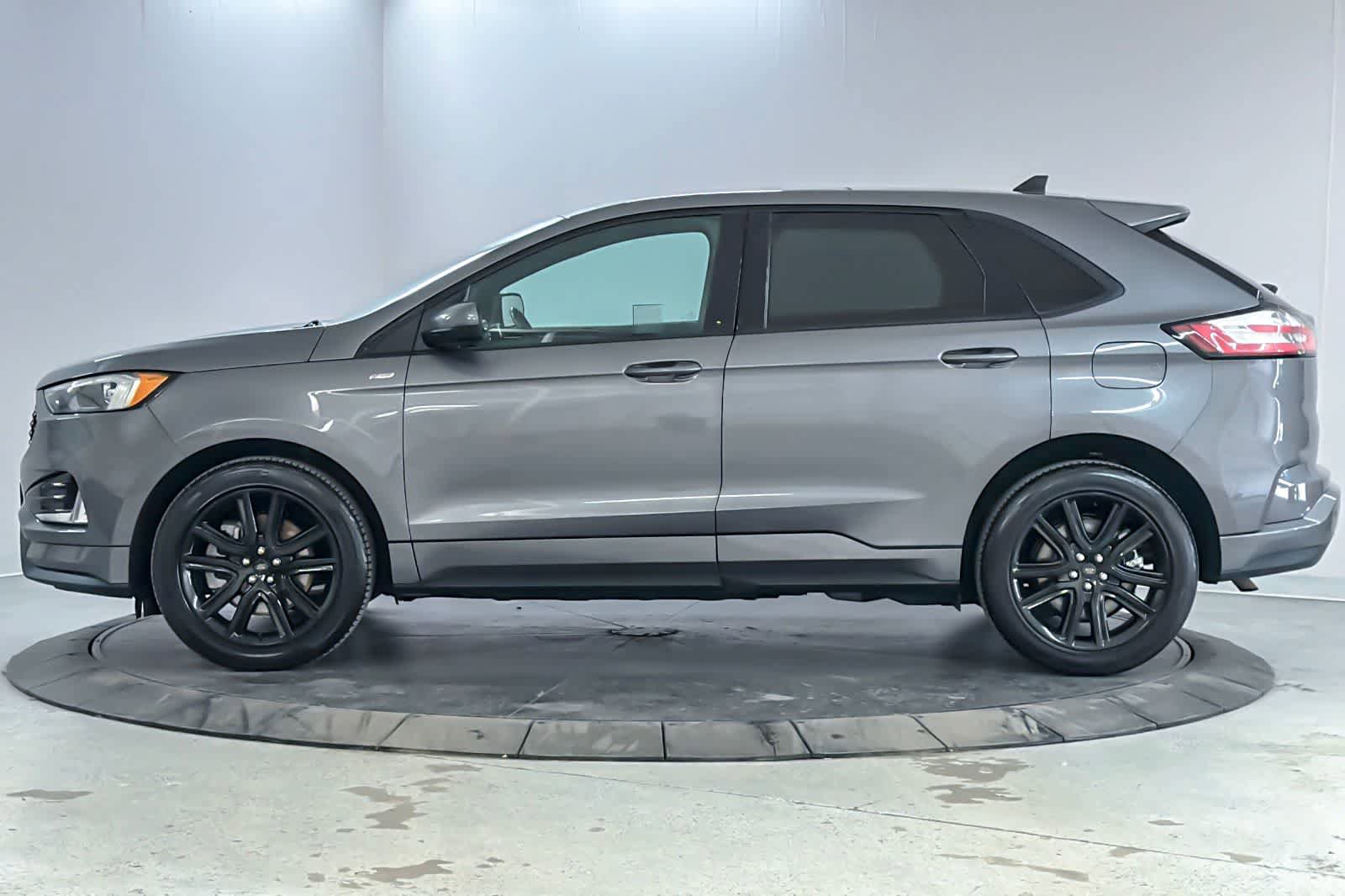 Used 2022 Ford Edge ST-Line w/ Class II Trailer Tow Package AWD/4WD image 5