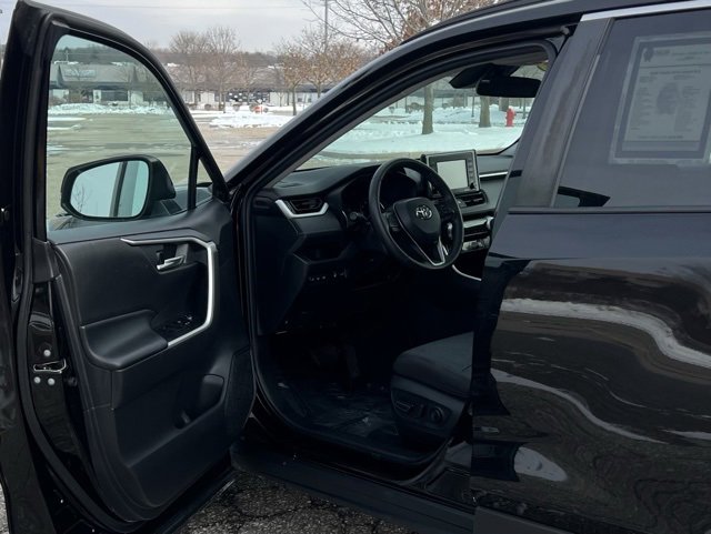 Used 2020 Toyota RAV4 XLE image 17